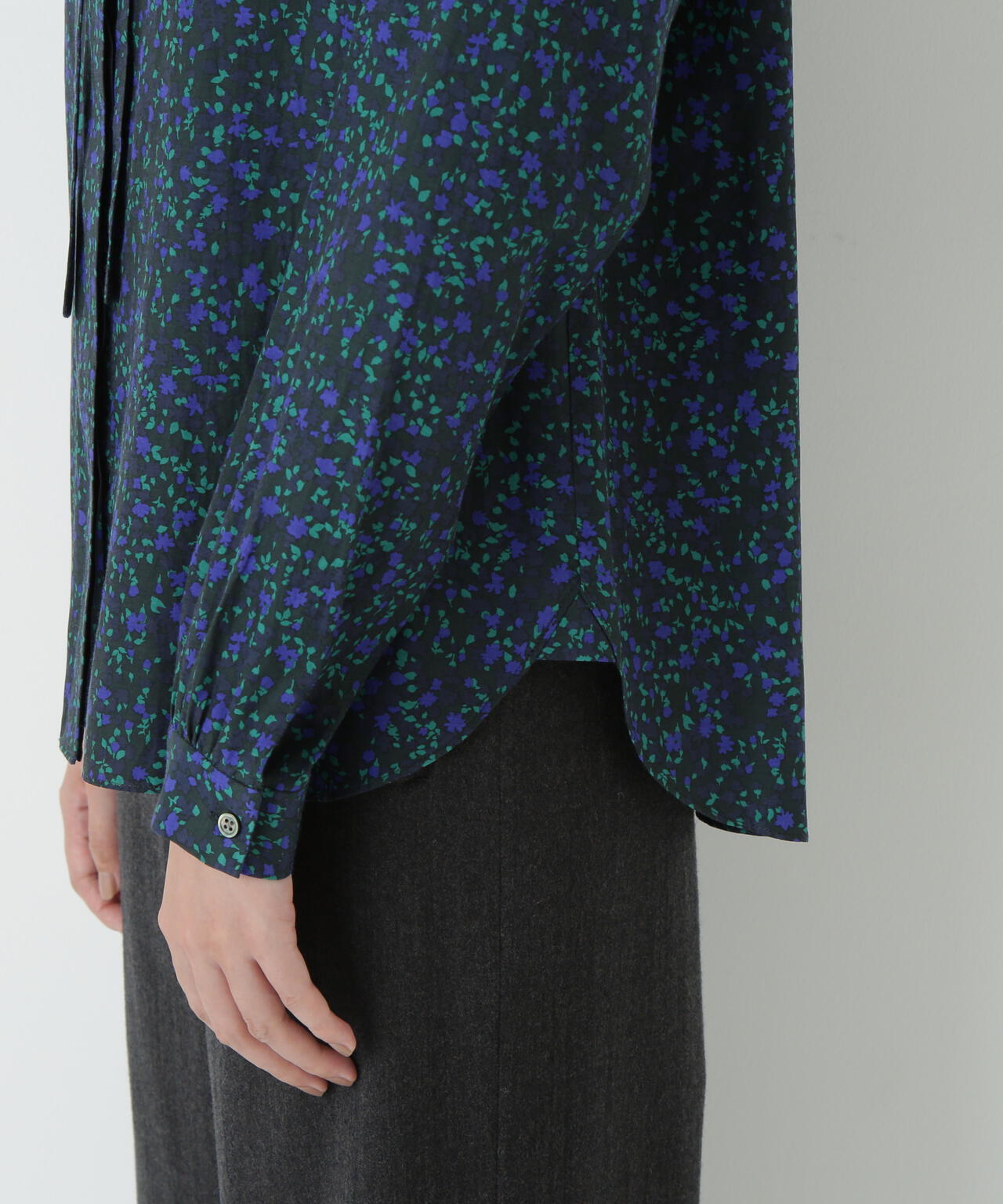 プチフラワープリントボウタイシャツブラウス