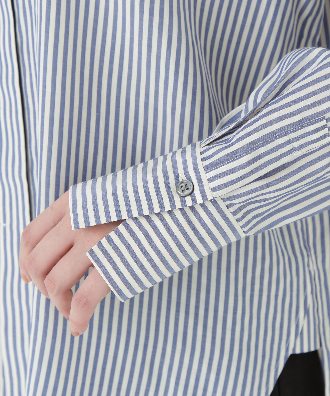 ストライプローンハイネックシャツ