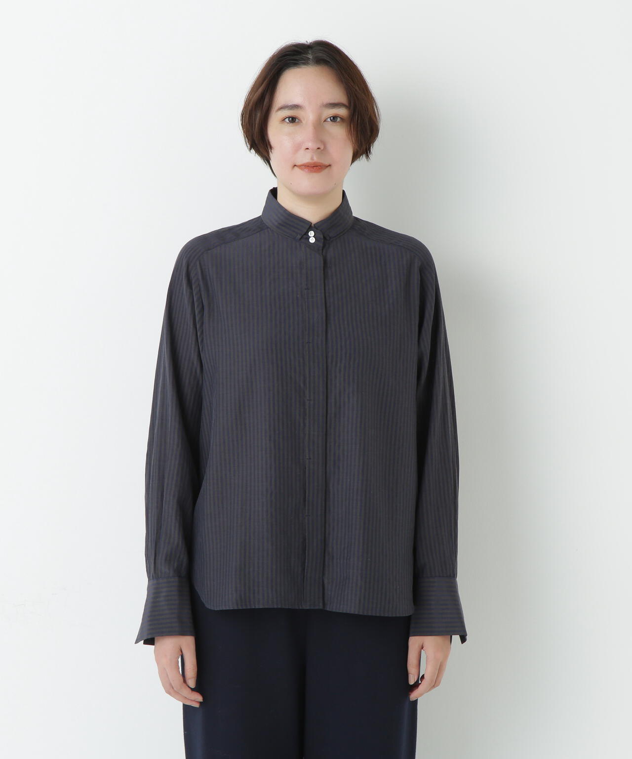 ストライプローンハイネックシャツ