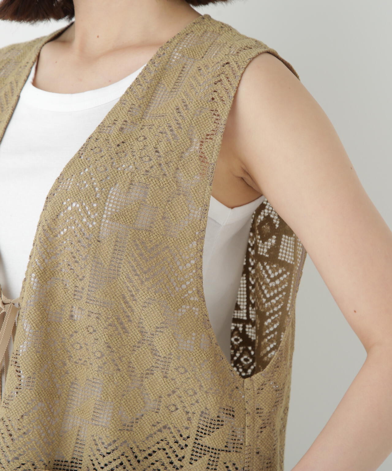 ジオメトリックレースジレ