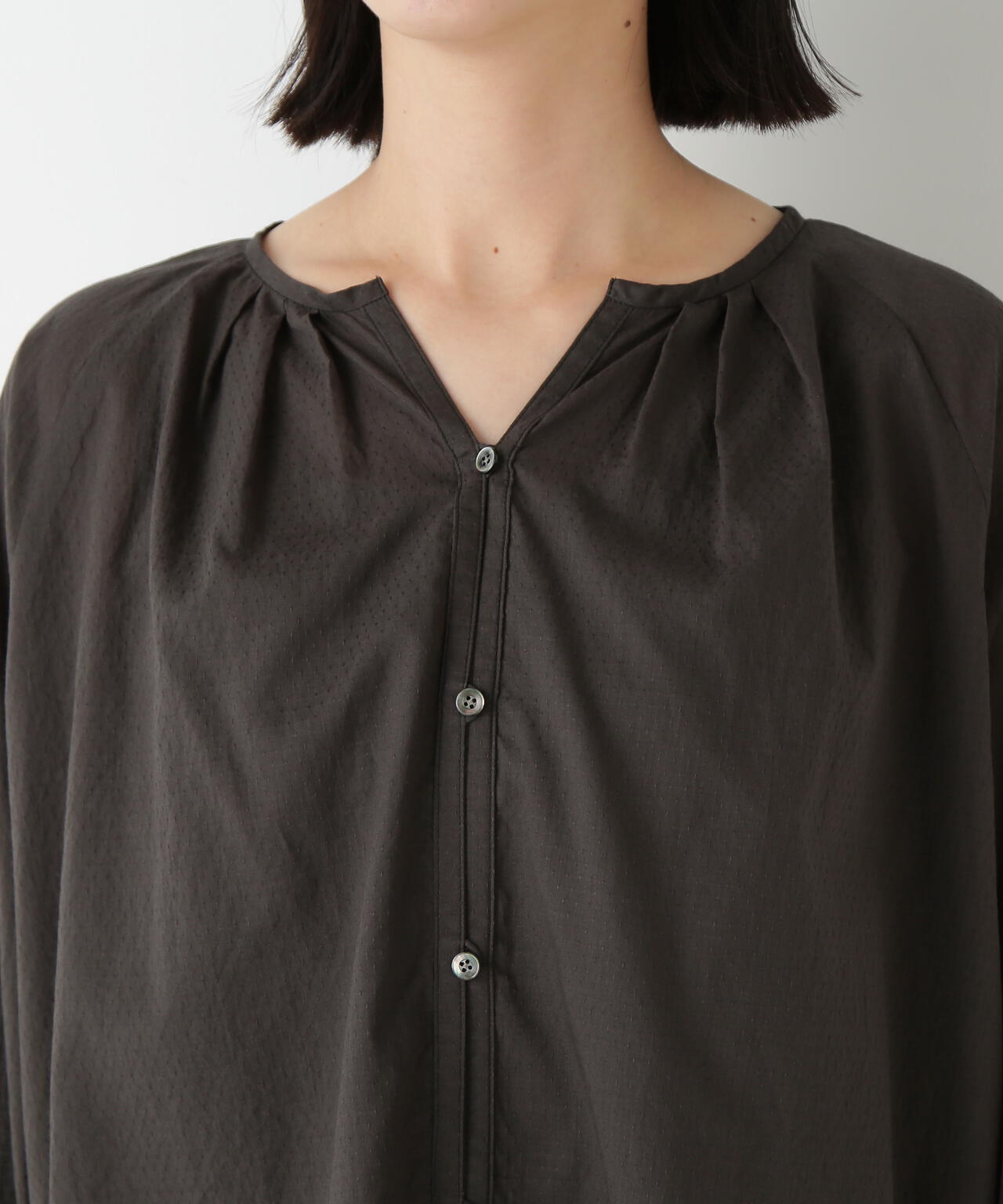 ダイヤドットギャザーブラウス