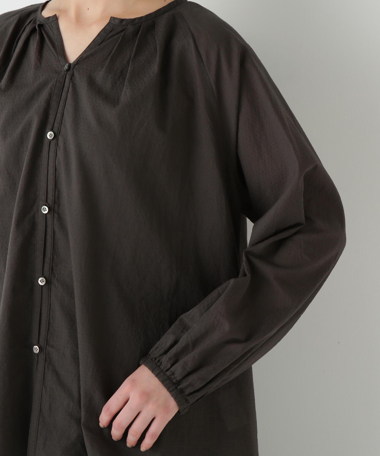 ダイヤドットギャザーブラウス