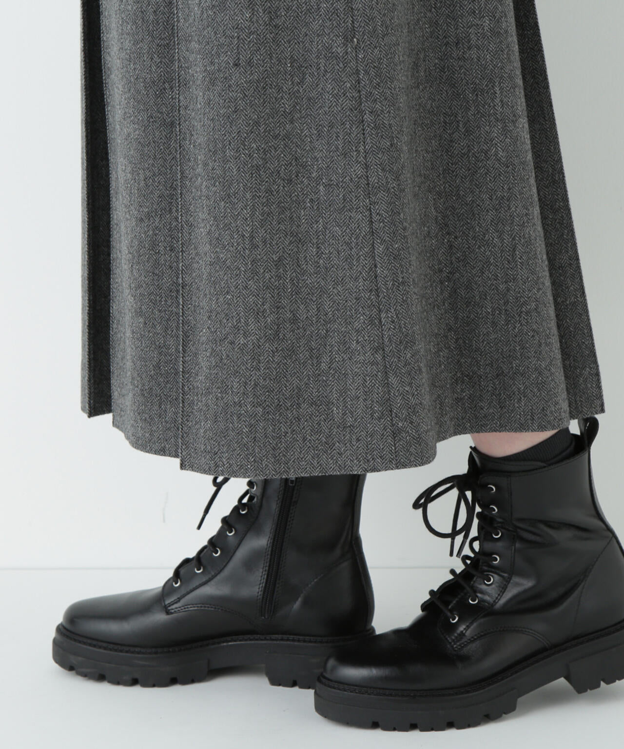 ヘリンボーンツィードタックスカート