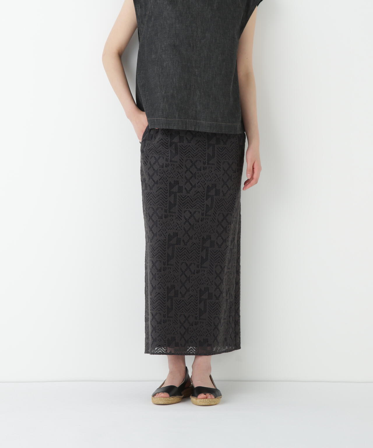 ジオメトリックレーススカート