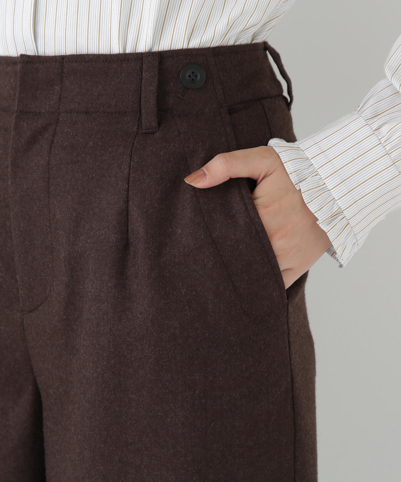 ライトフラノウォッシャブルセミワイドパンツ