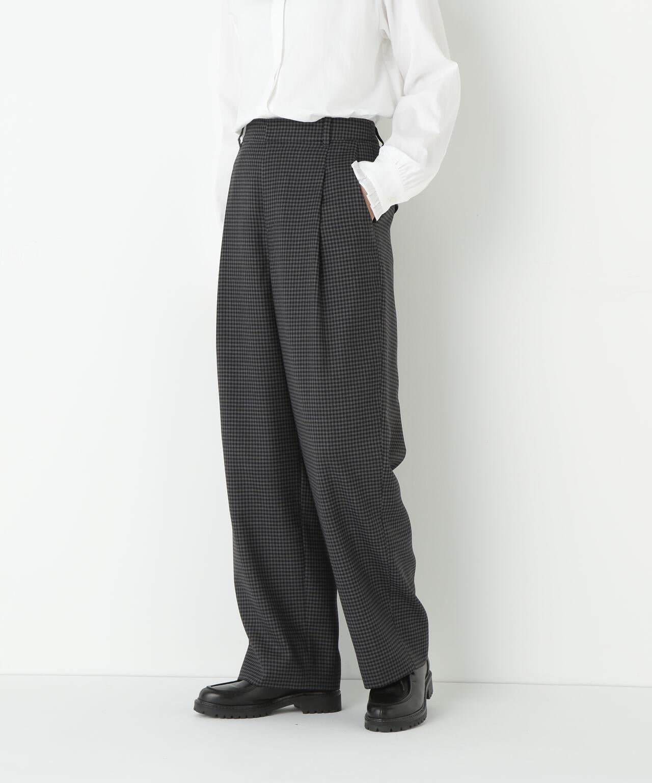 先染めチェックタックセミワイドパンツ