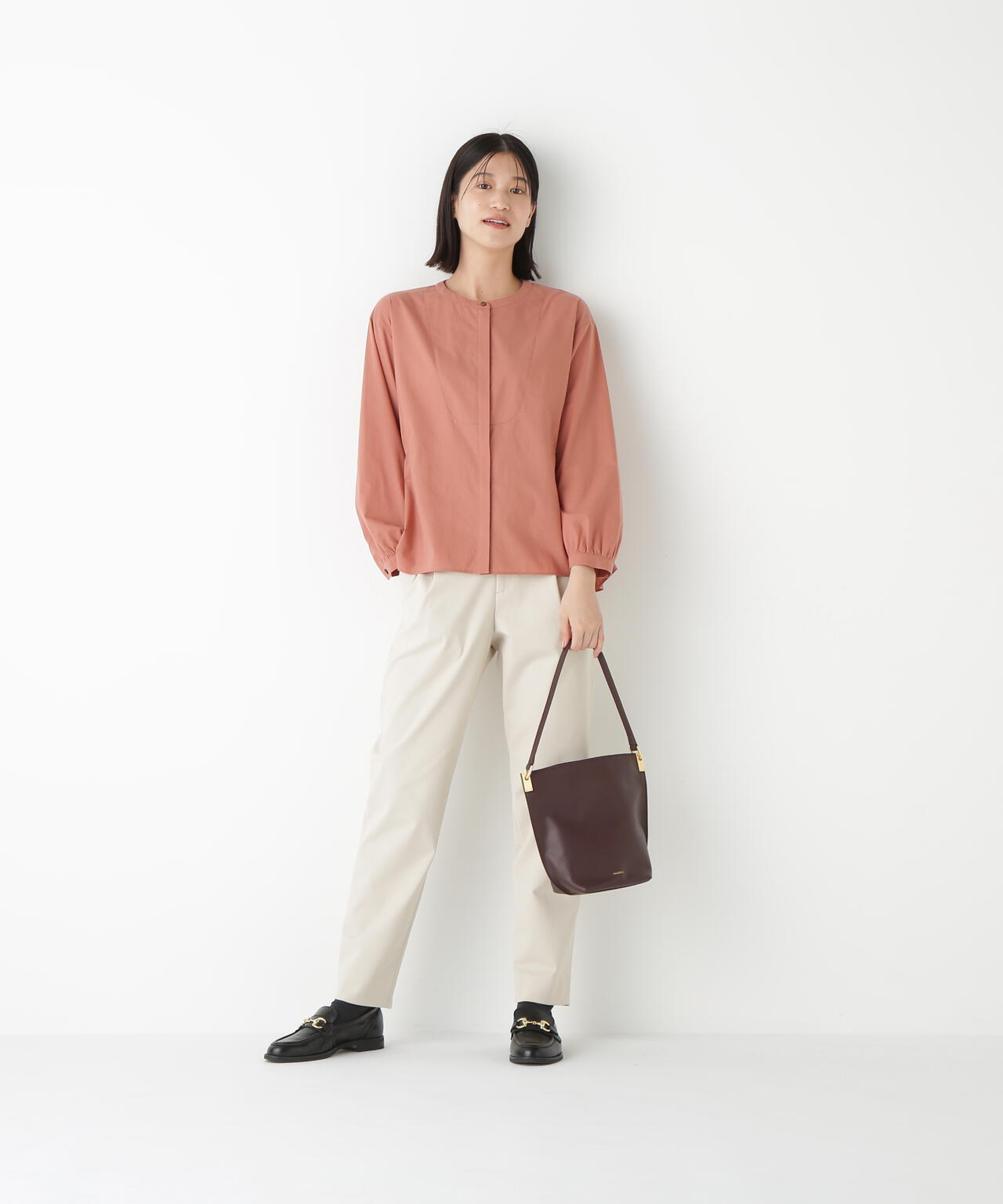 ストレッチポンチワンタックテーパードパンツ