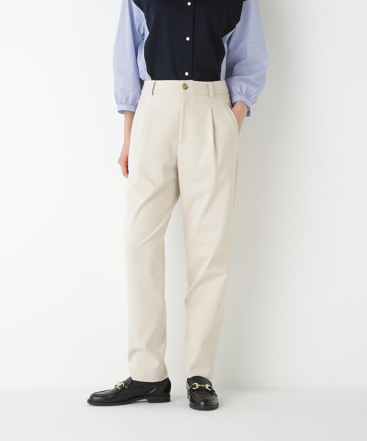 ストレッチポンチワンタックテーパードパンツ
