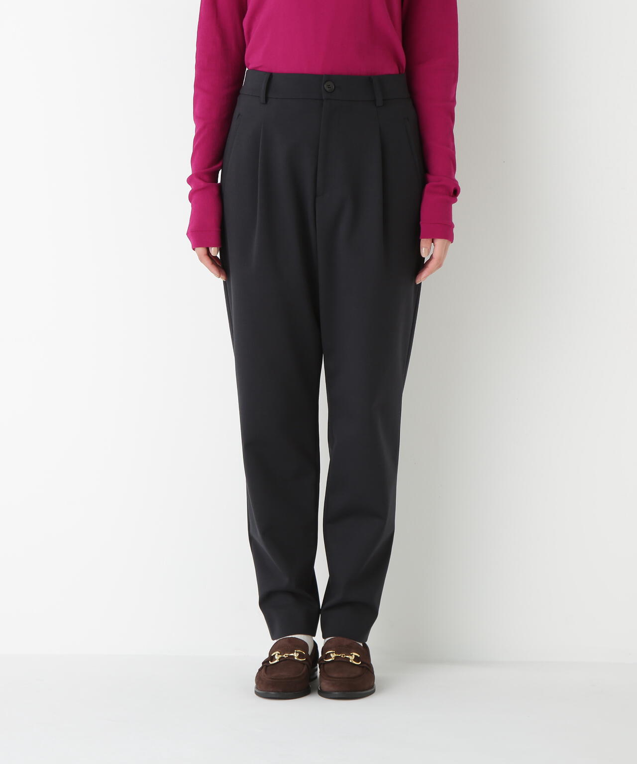 ストレッチポンチワンタックテーパードパンツ