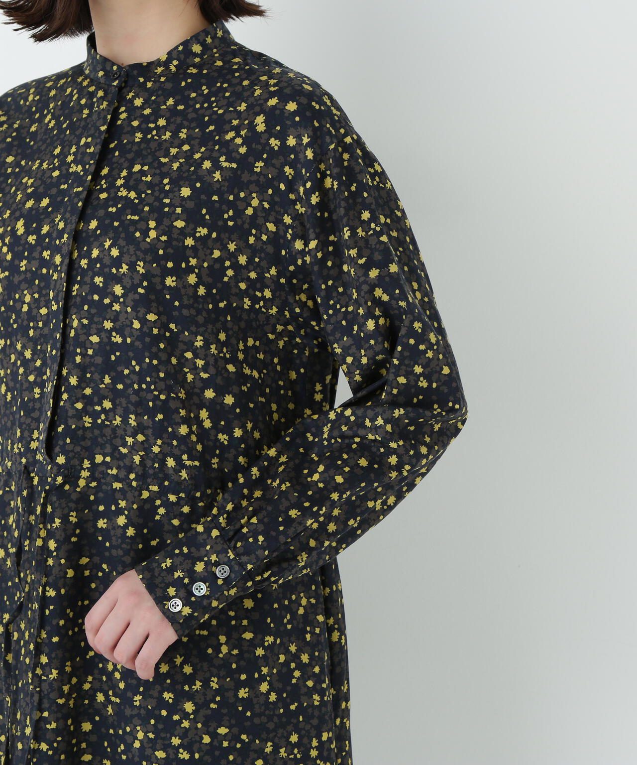 プチフラワープリントブラウジングバンドカラーワンピース