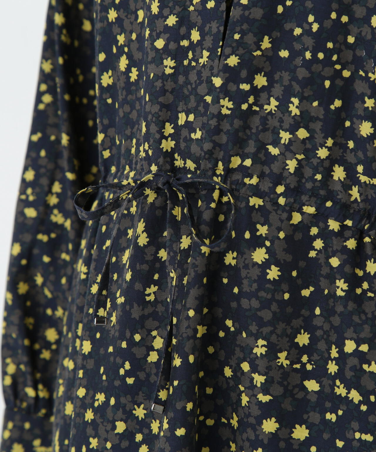 プチフラワープリントブラウジングバンドカラーワンピース