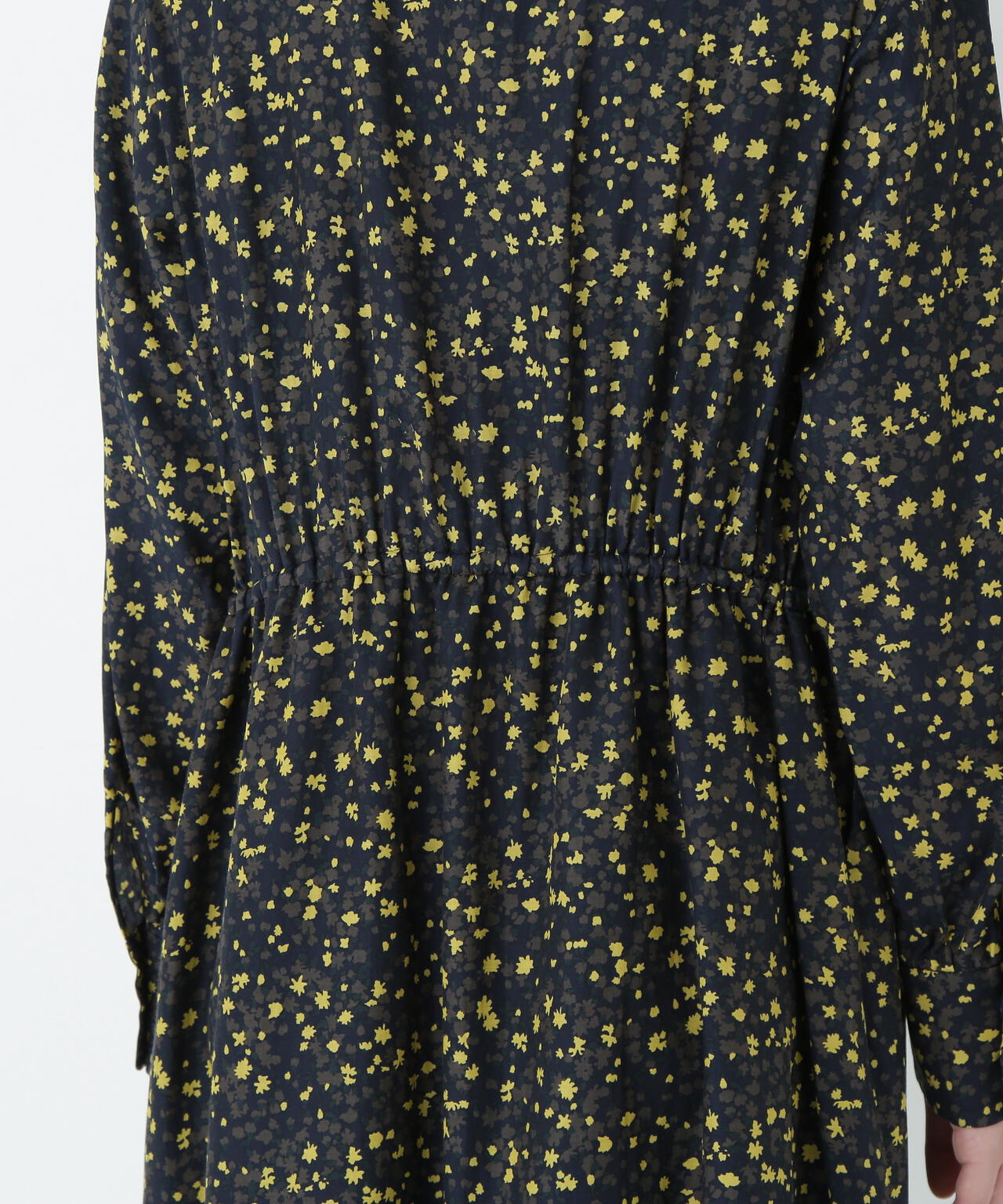 プチフラワープリントブラウジングバンドカラーワンピース