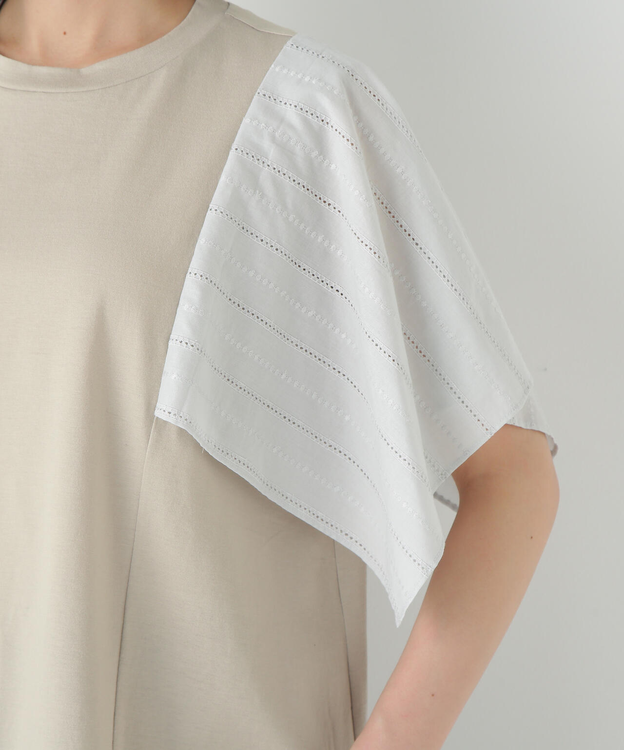 コットンローンレースドッキングプルオーバー