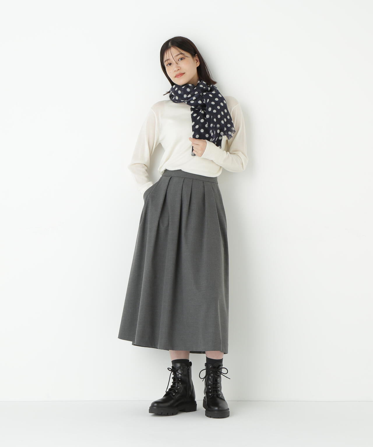 クリアウールクルーネックニット