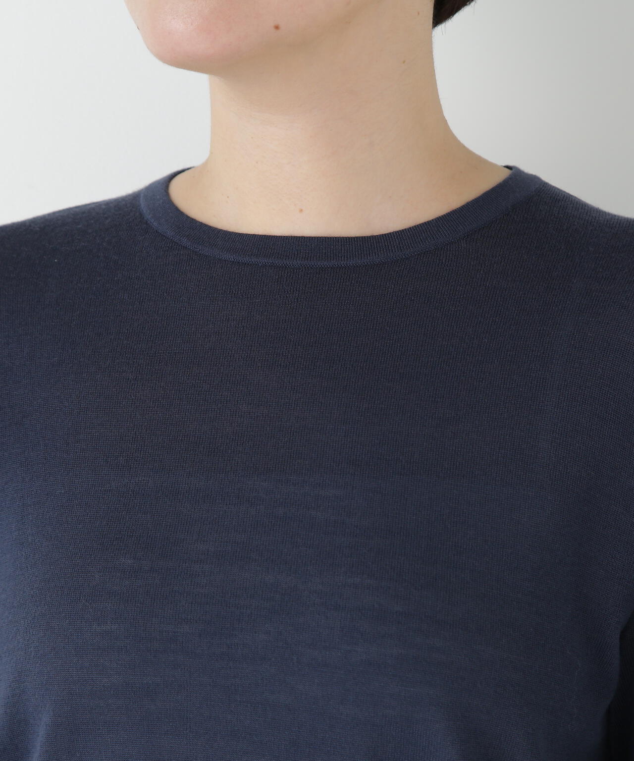 クリアウールクルーネックニット