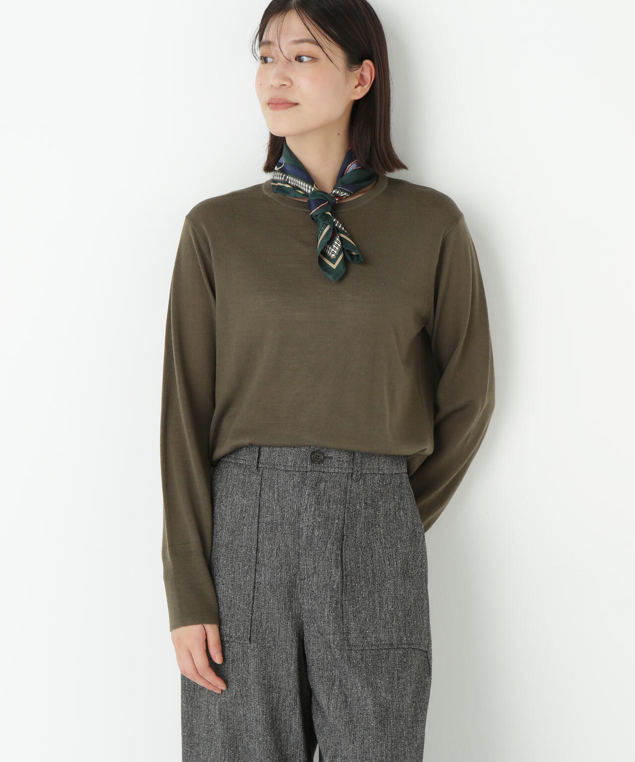 クリアウールクルーネックニット