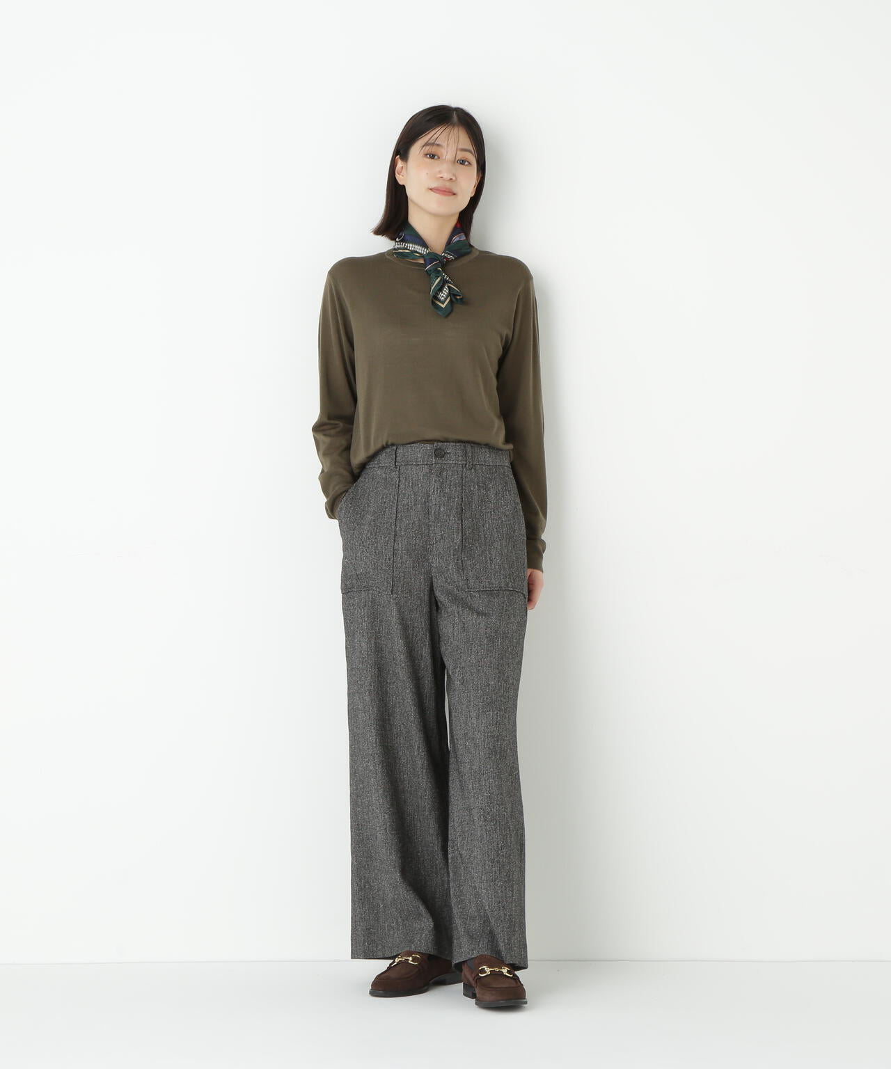 クリアウールクルーネックニット