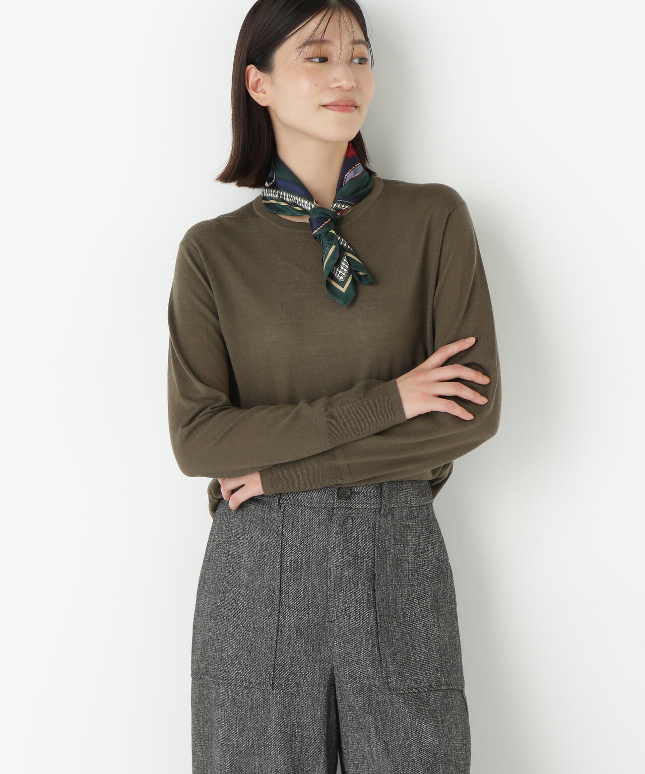 クリアウールクルーネックニット