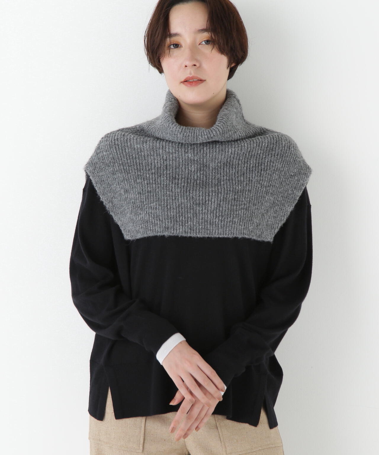 スリットハイネックショートベスト