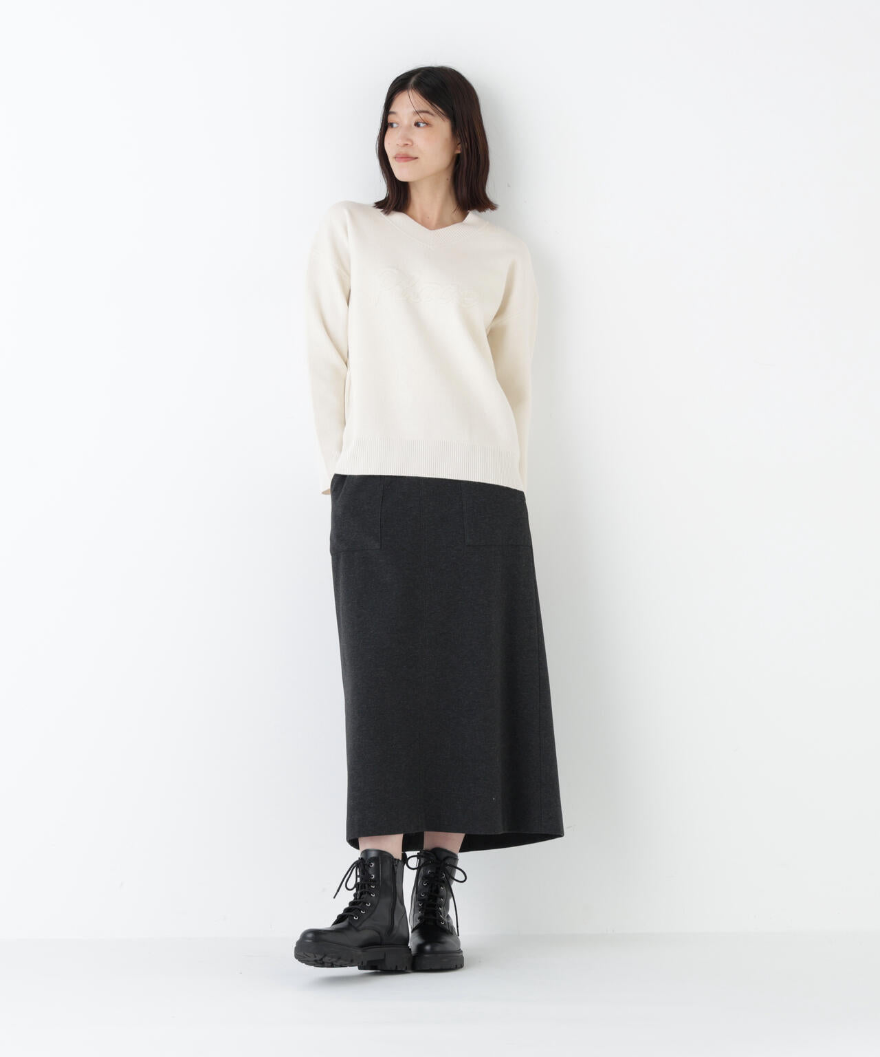 ロゴ レタードジャガードVネックニット
