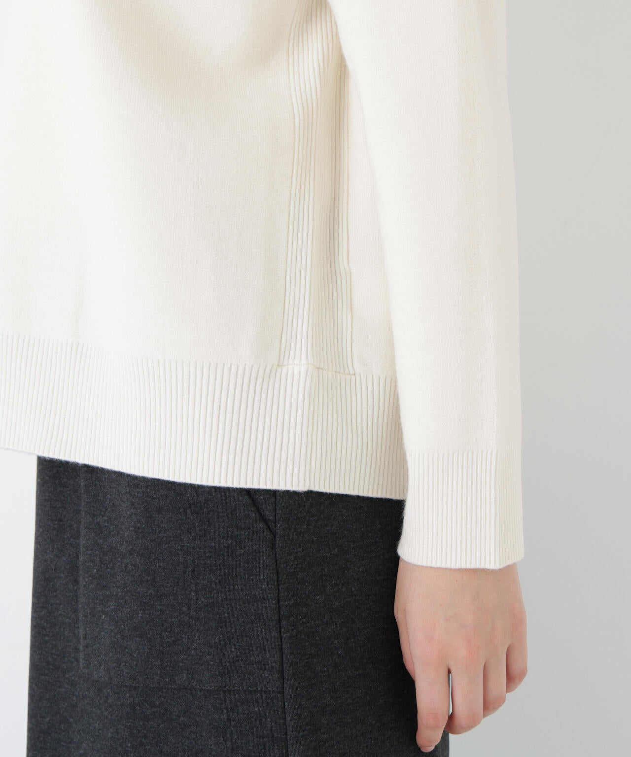 レタードジャガードVネックニット