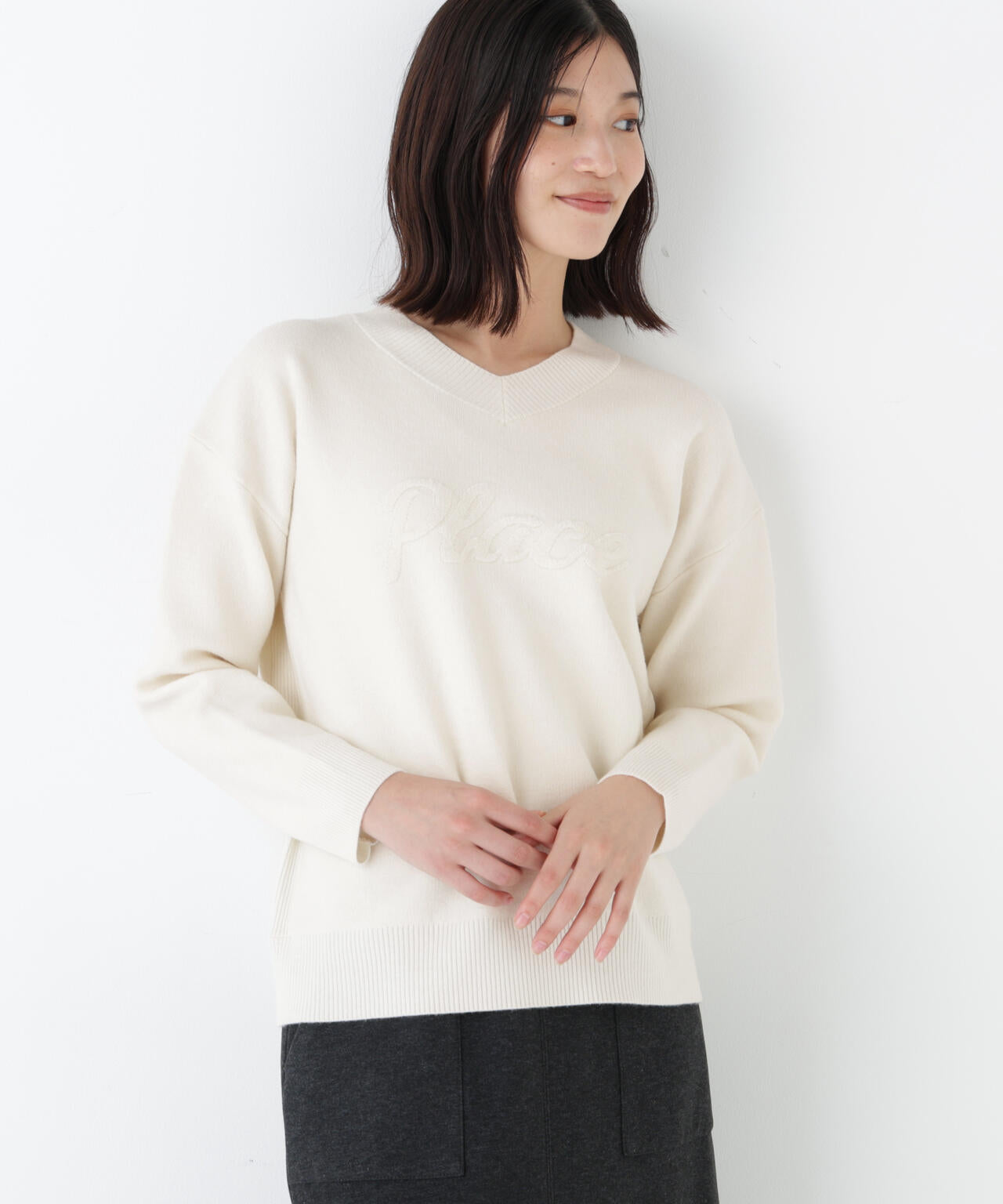 レタードジャガードVネックニット