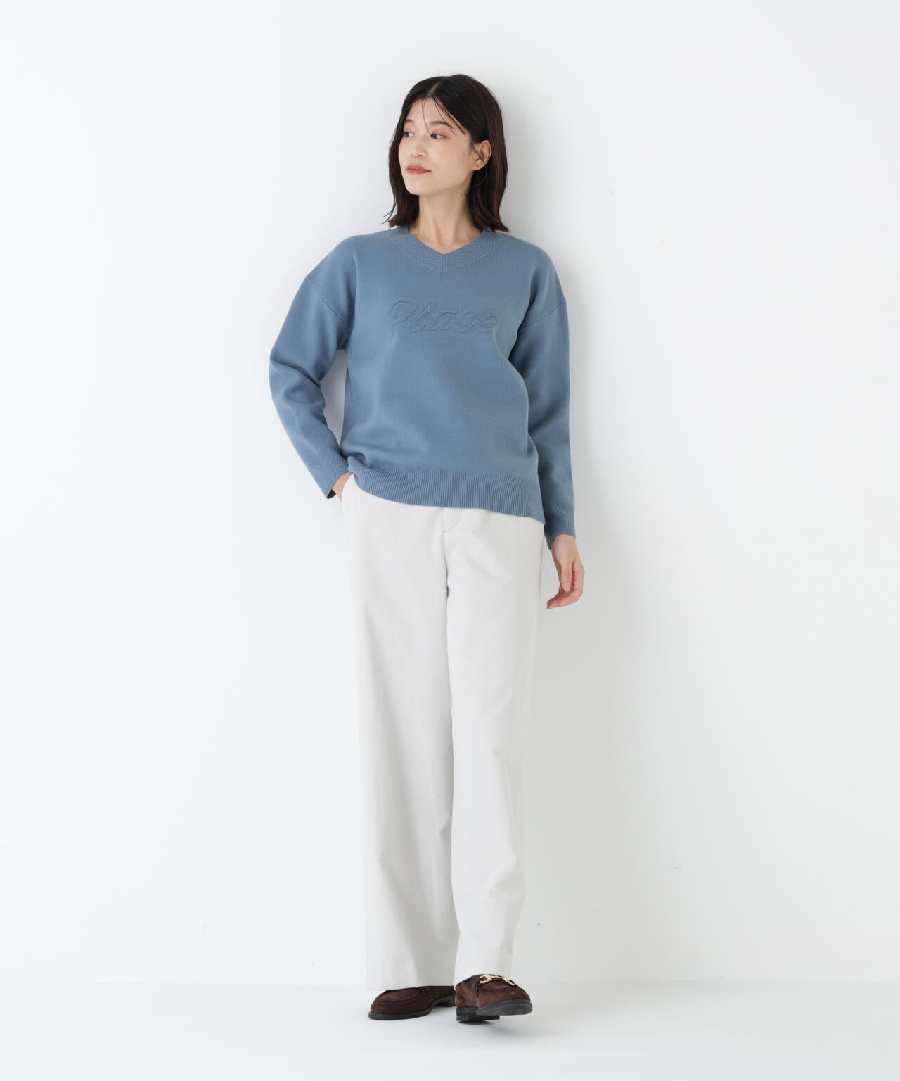 レタードジャガードVネックニット