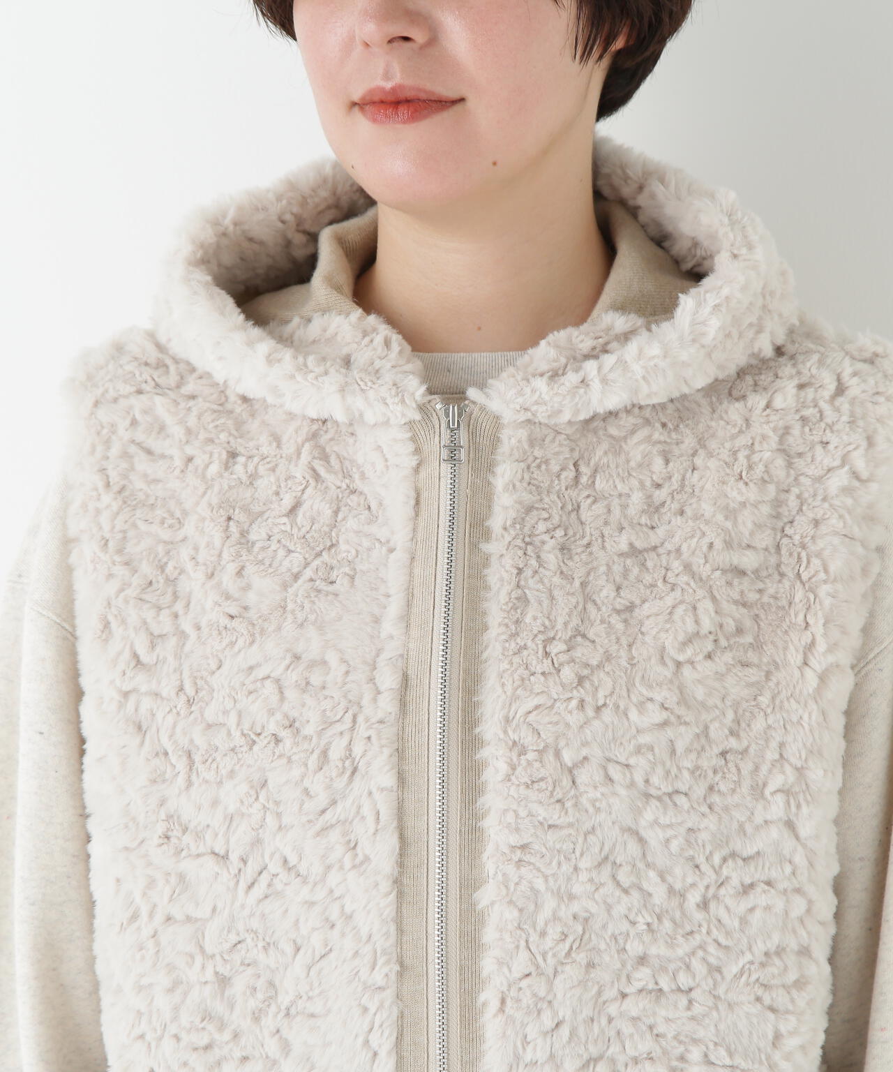 フェイクファージップアップフードベスト