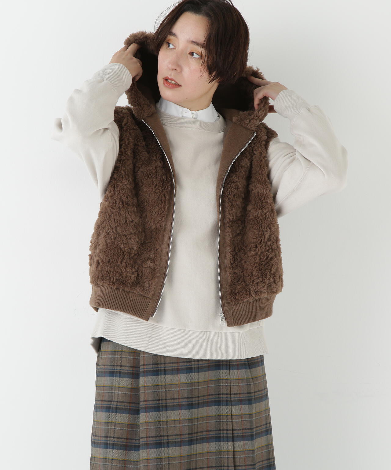 フェイクファージップアップフードベスト