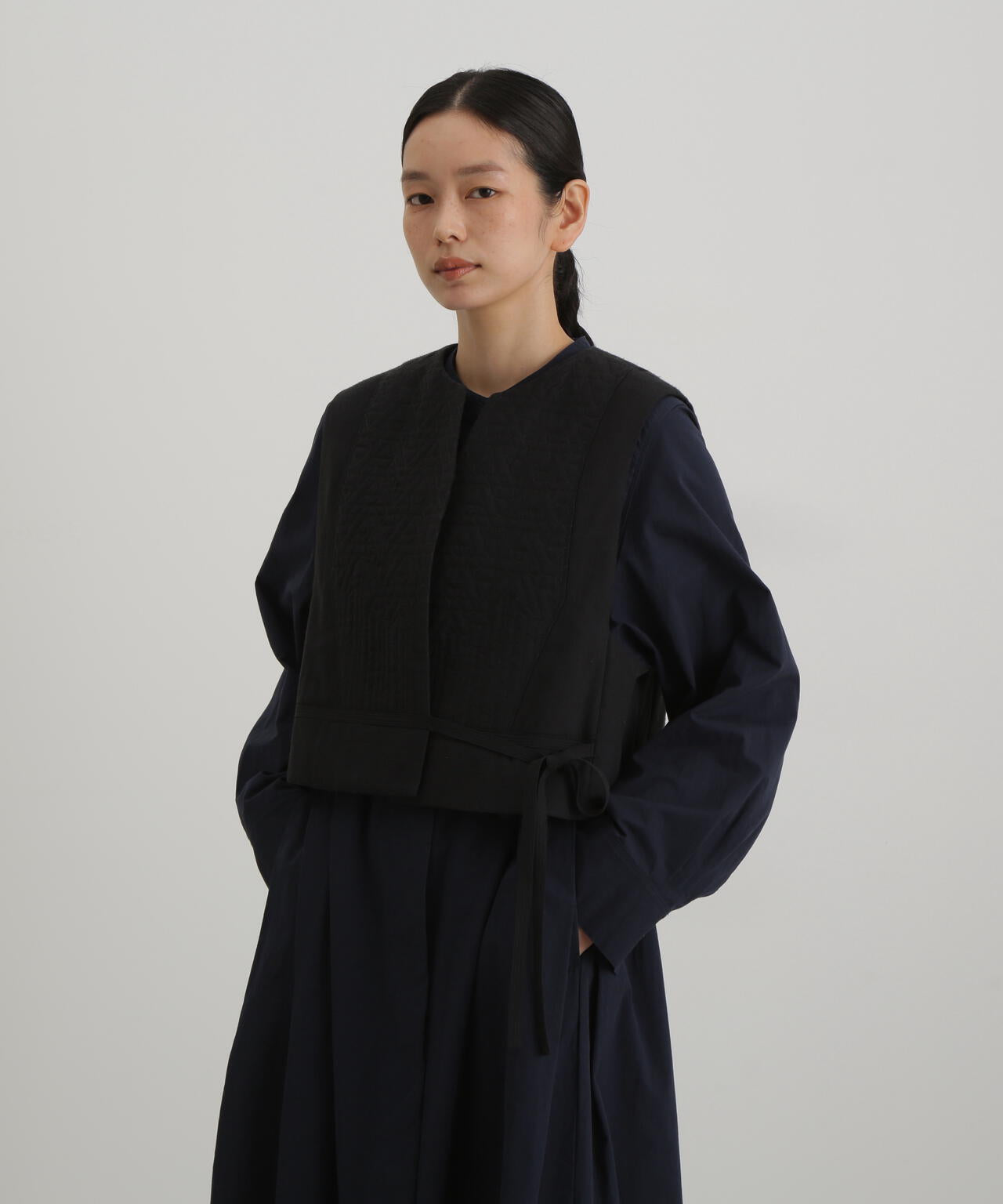 シルクネップキルティング刺しゅうベスト