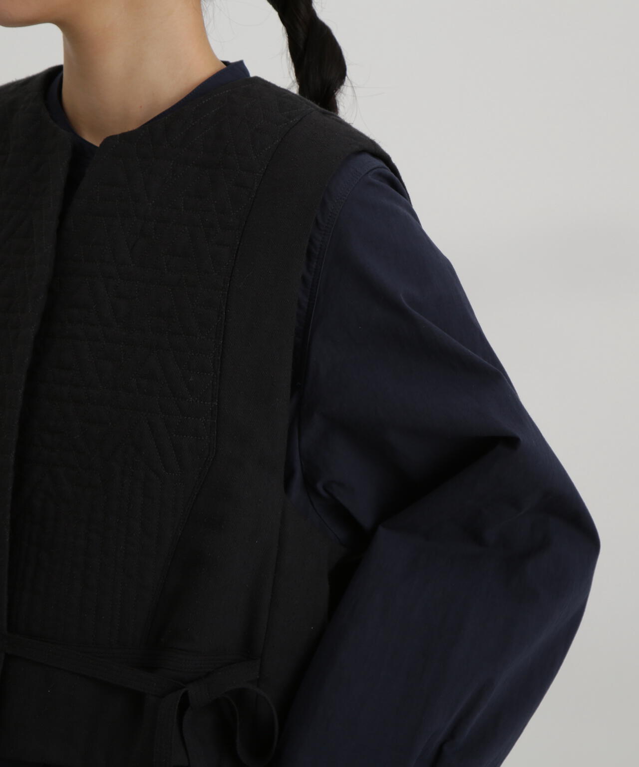 シルクネップキルティング刺しゅうベスト