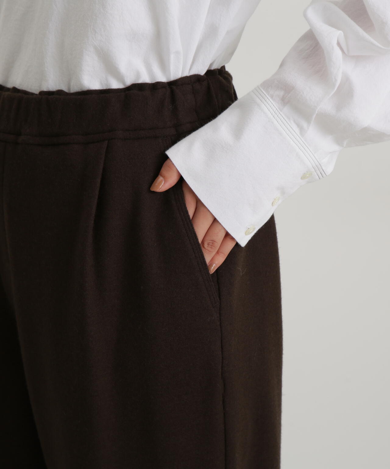 圧縮スムーステーパードパンツ