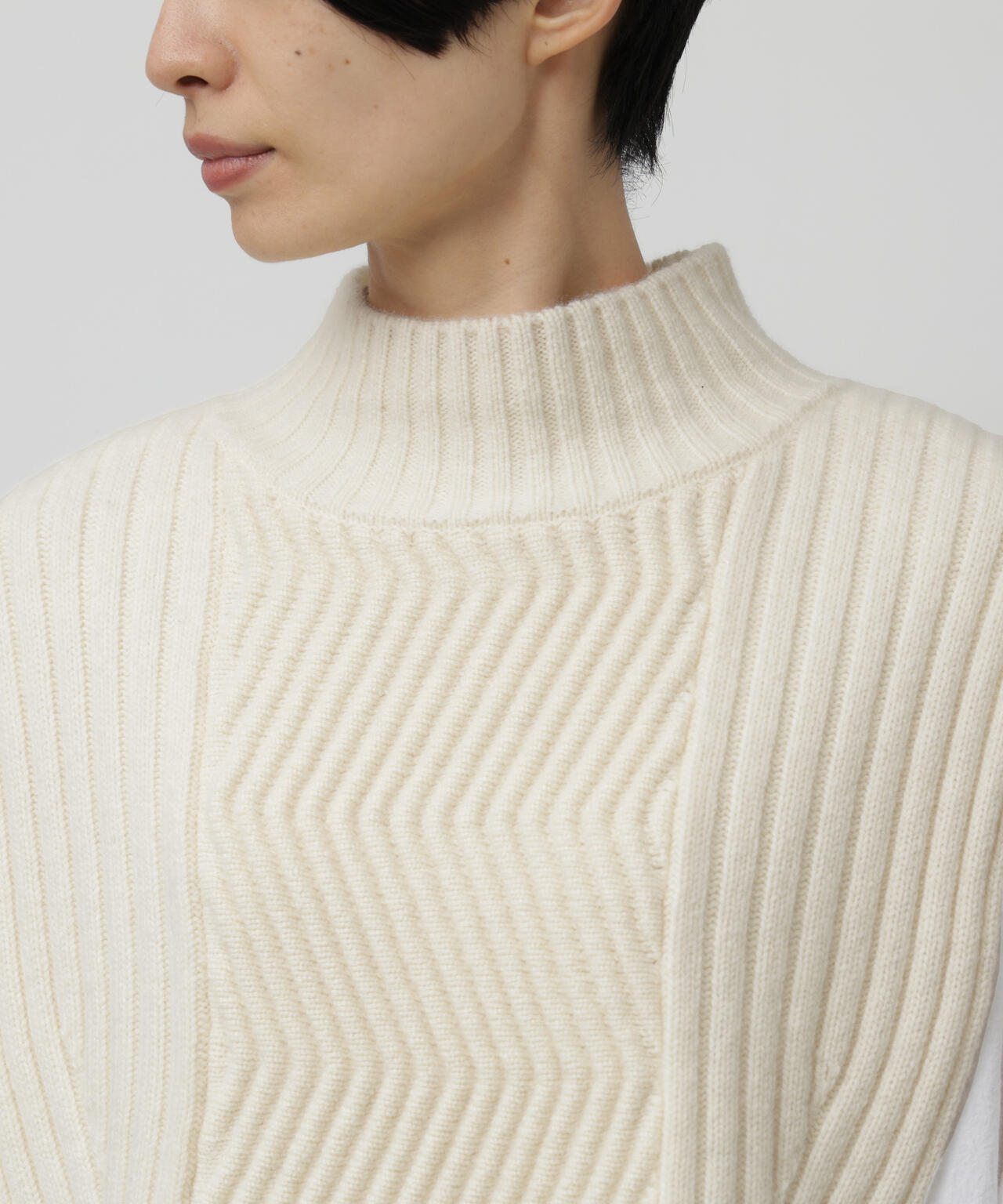 ヘリンボーンモチーフニットベスト