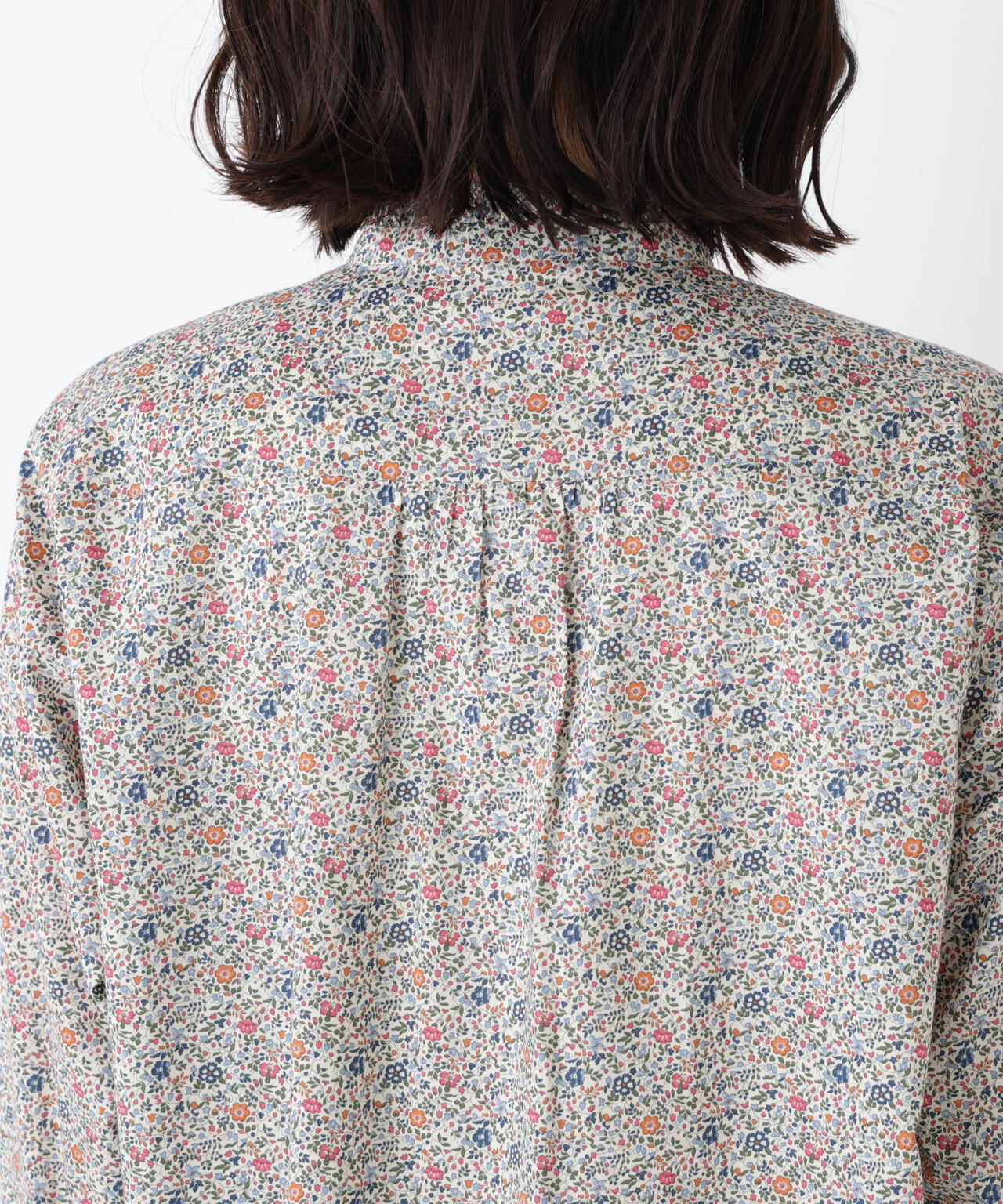 《洗える》リバティ小花柄プリント スタンドフリルブラウス