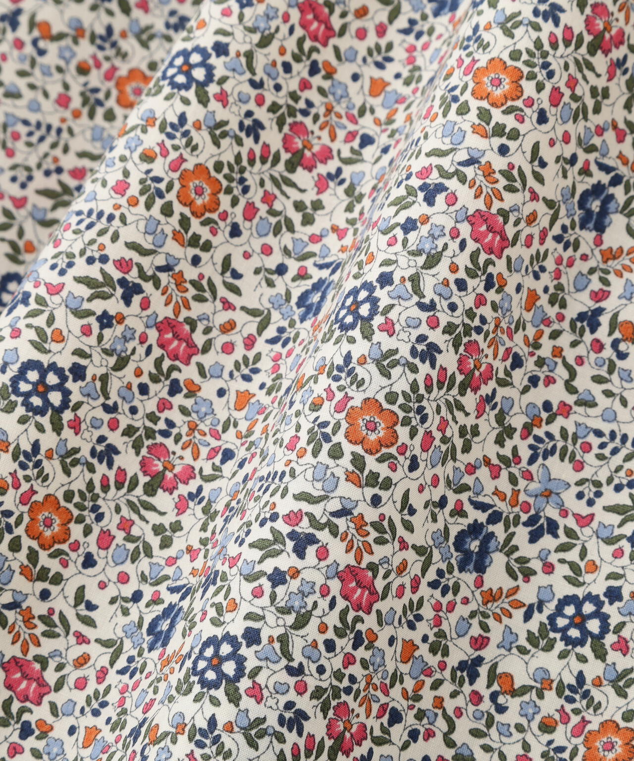 《洗える》リバティ小花柄プリント スタンドフリルブラウス