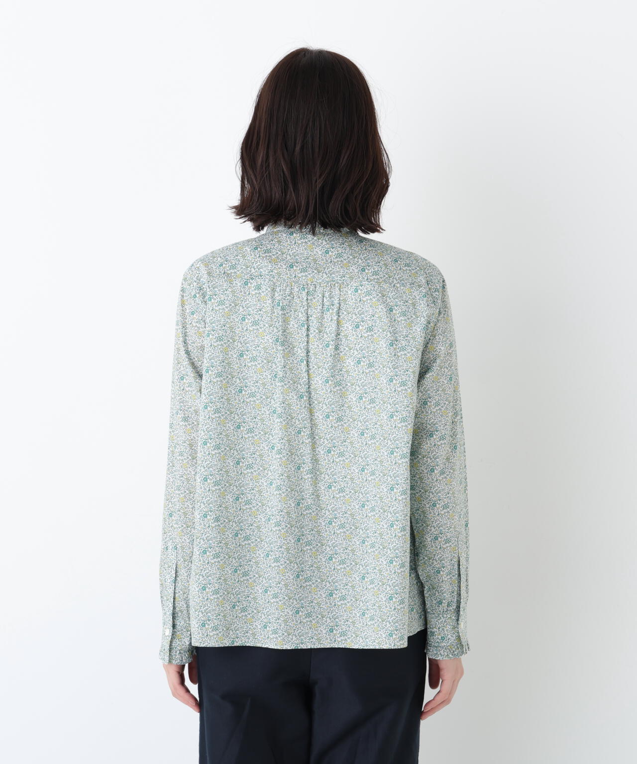 《洗える》リバティ小花柄プリント スタンドフリルブラウス