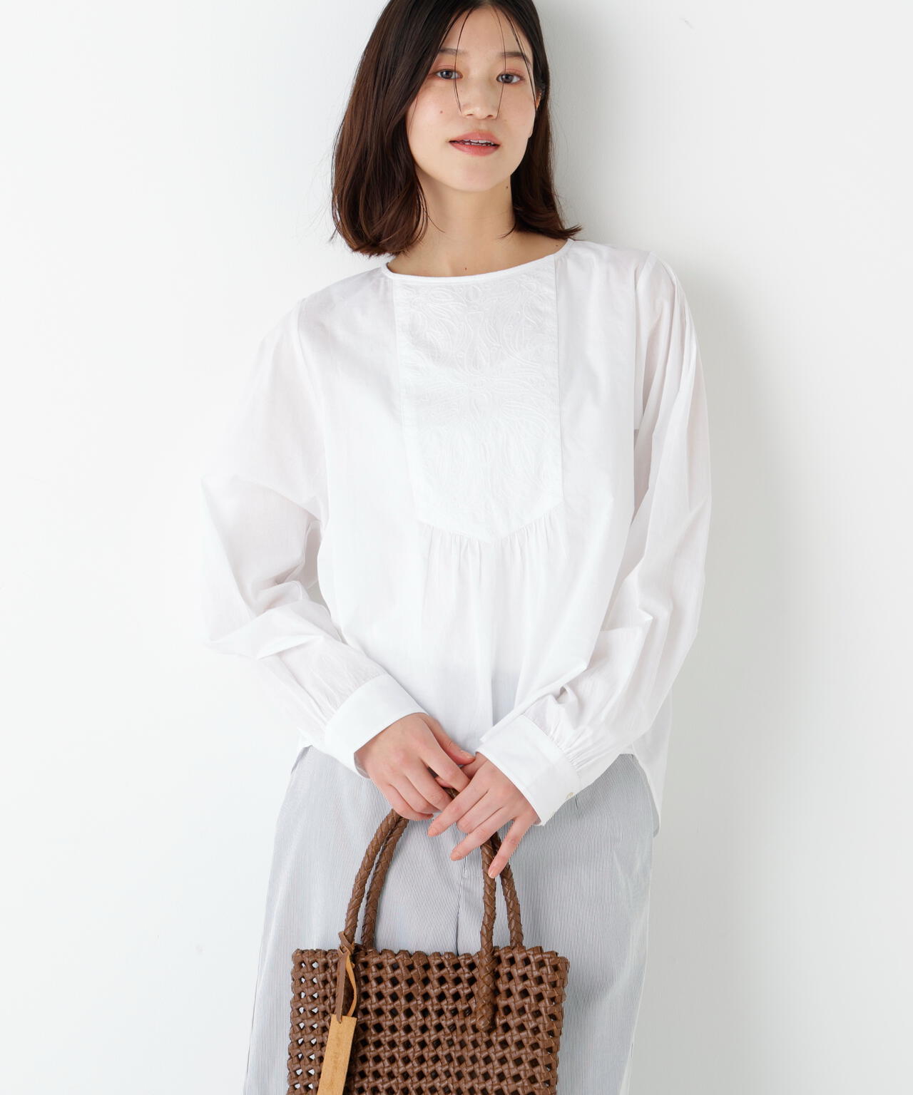 《洗える》インドキルト刺繍ノーカラーブラウス