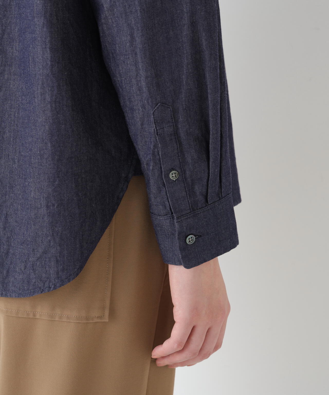 《定番素材 / 洗える》ライトオンデニムシャツ