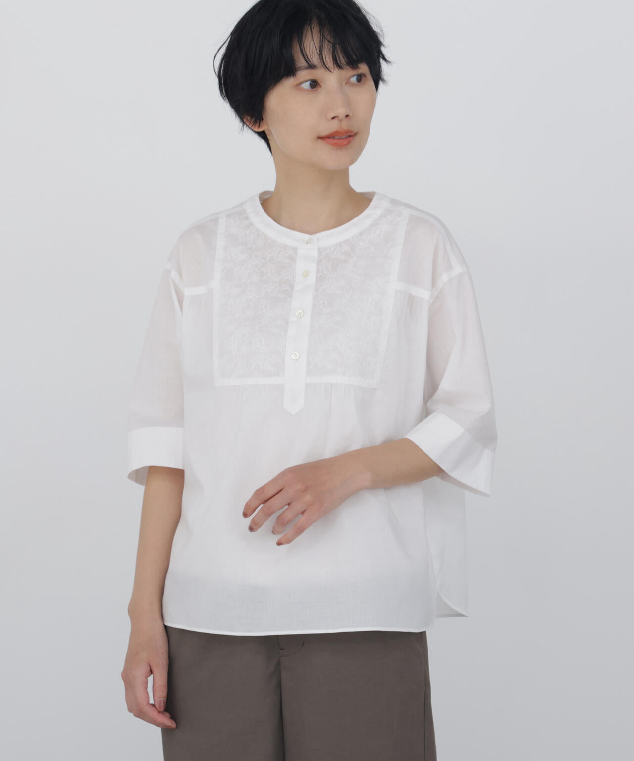 《洗える / Good Price》エンブロイダリードッキングブラウス