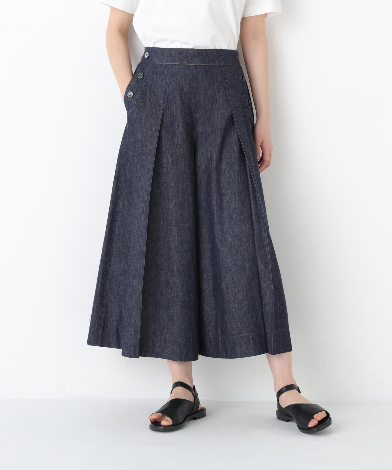 身長168cm B82 W59 H88 着用サイズ:M