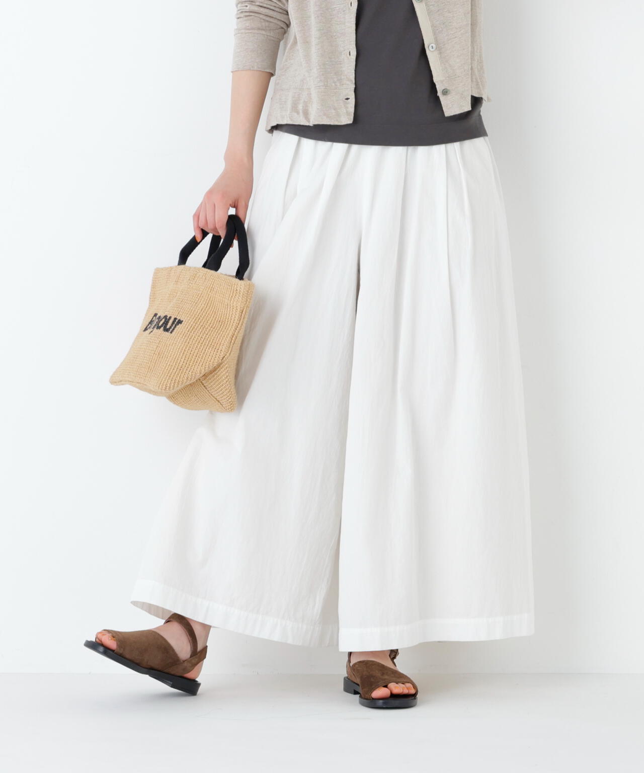 身長168cm B82 W59 H88 着用サイズ:M