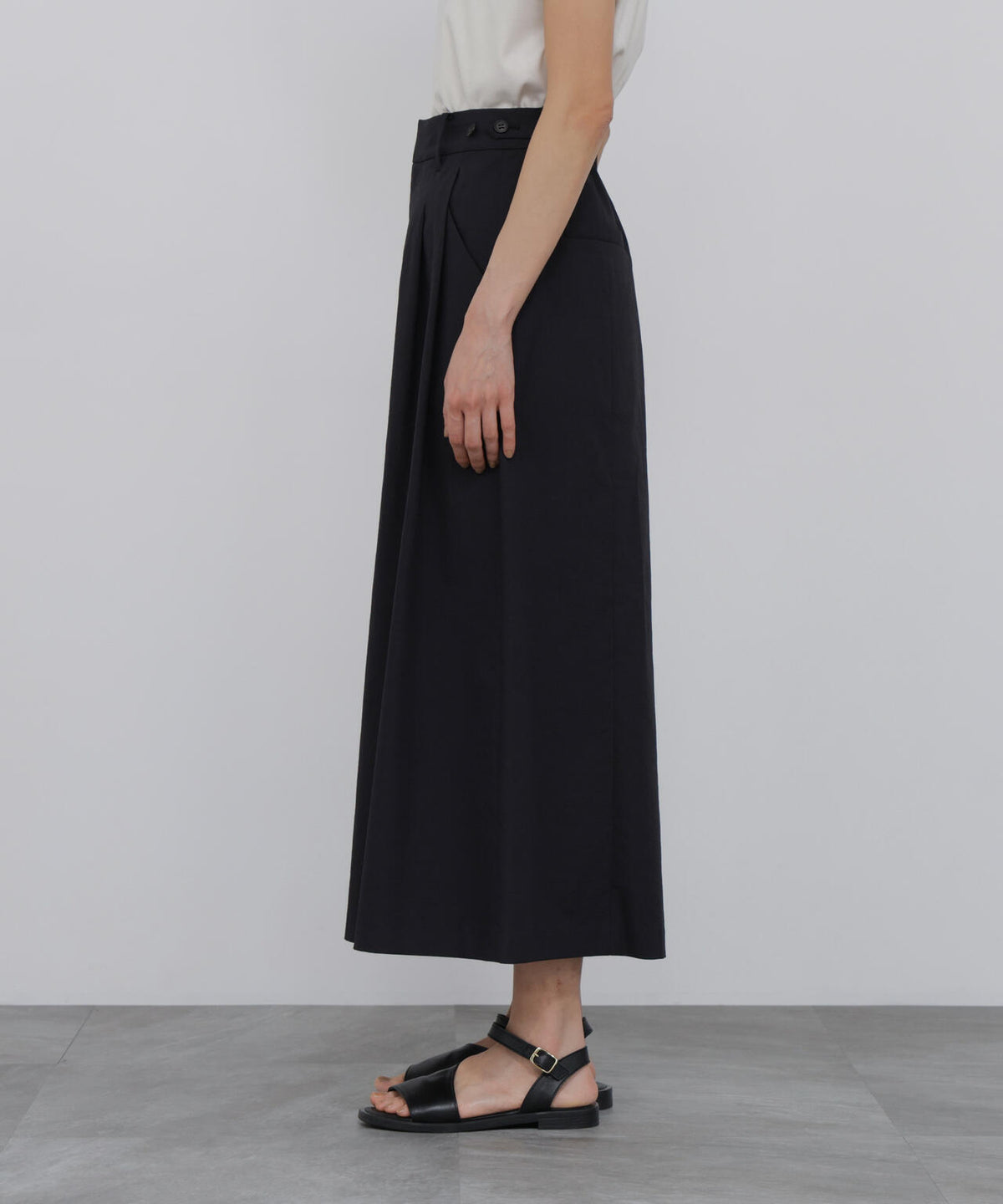 165cm/B:77cm/W:57cm/H:79cm 着用サイズ:M