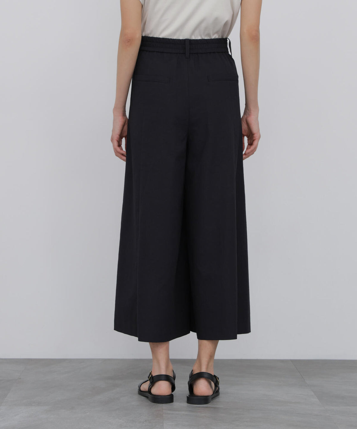 165cm/B:77cm/W:57cm/H:79cm 着用サイズ:M