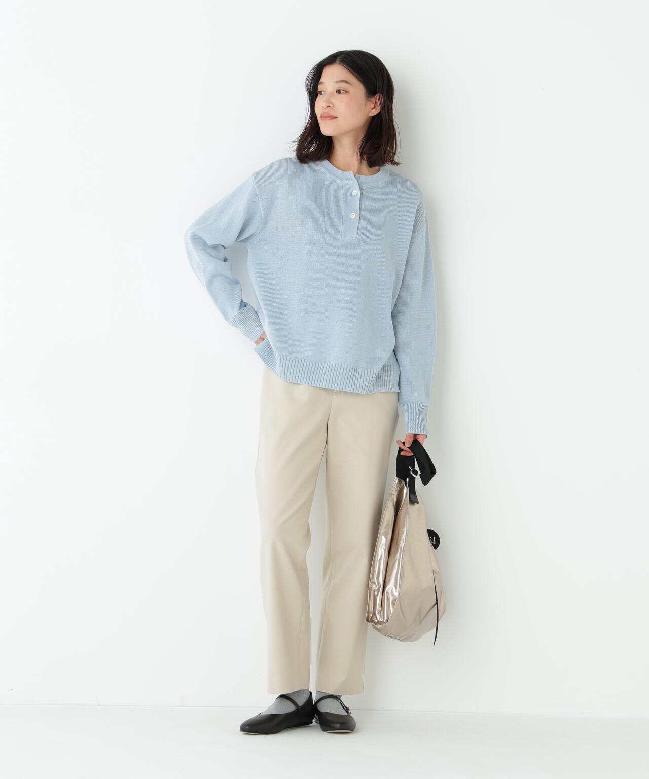 細身ストレッチストレートパンツ