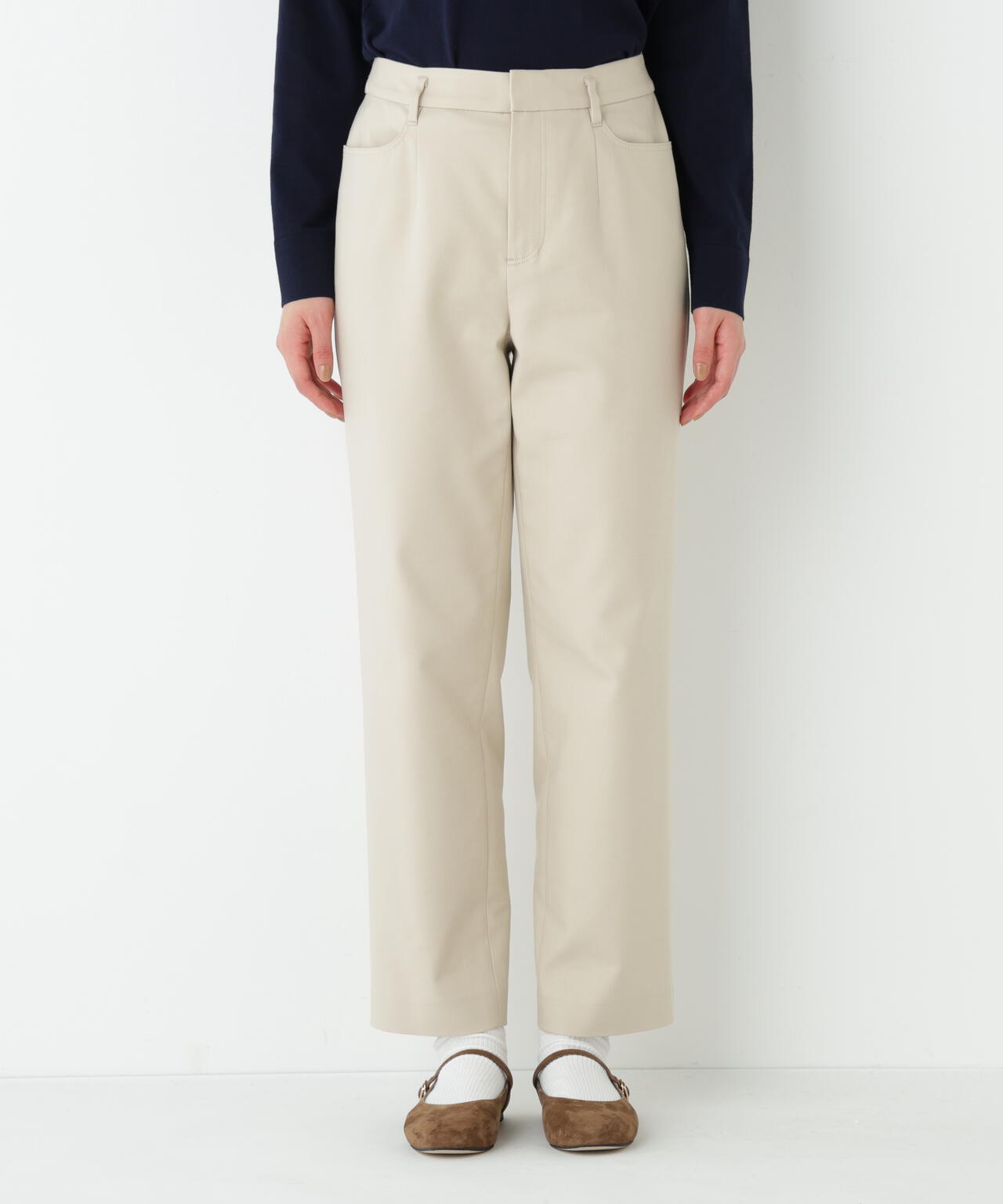 細身ストレッチストレートパンツ