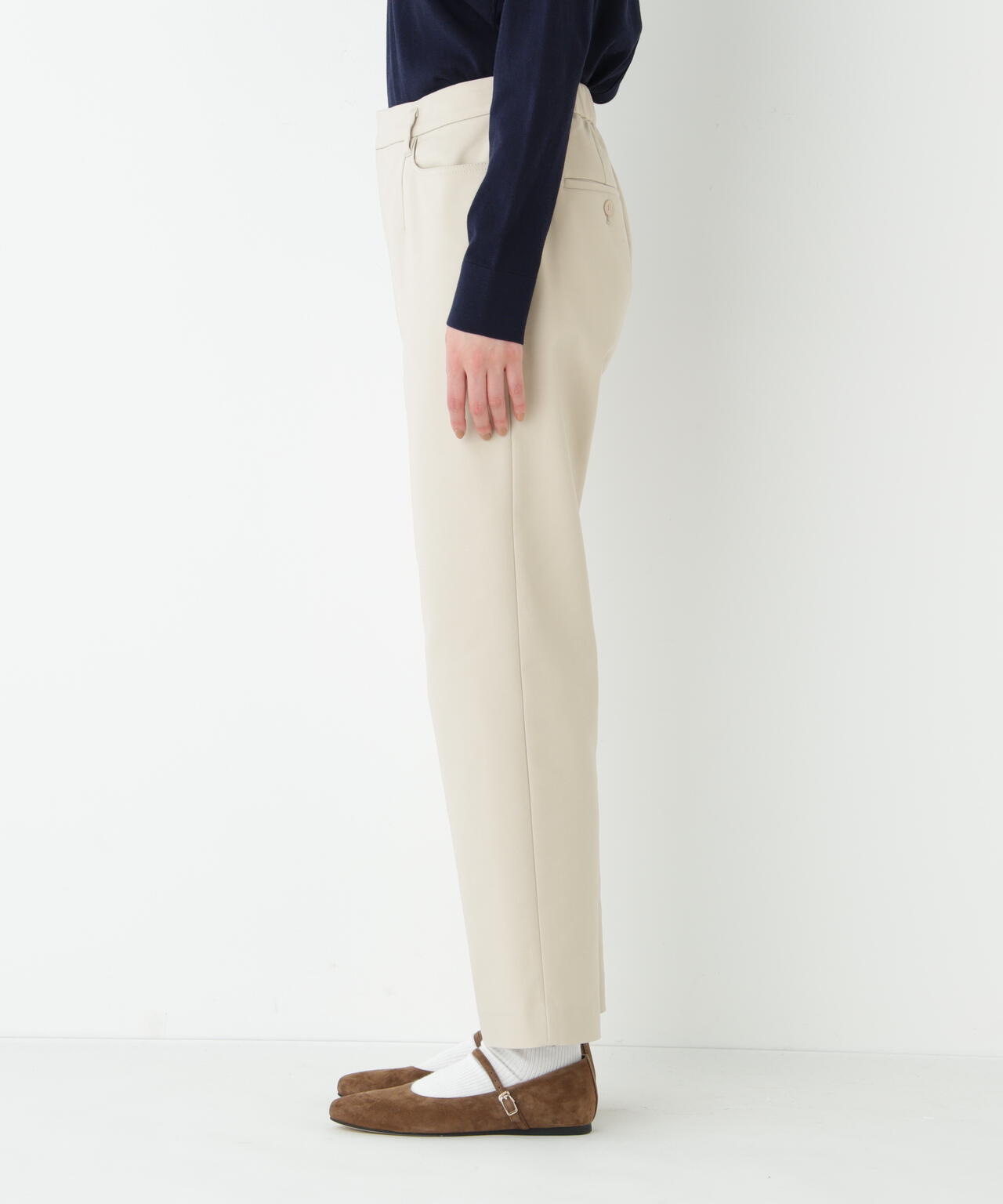 細身ストレッチストレートパンツ