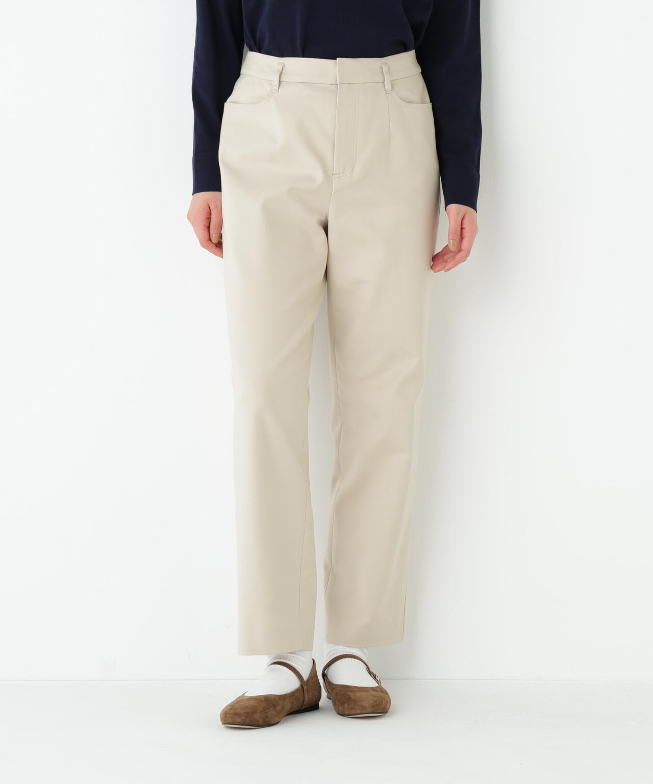 細身ストレッチストレートパンツ