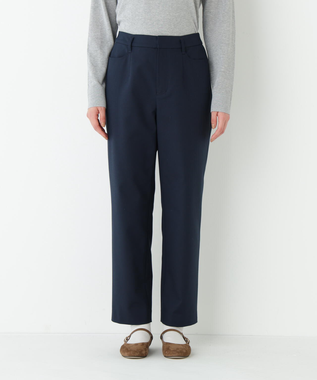 細身ストレッチストレートパンツ