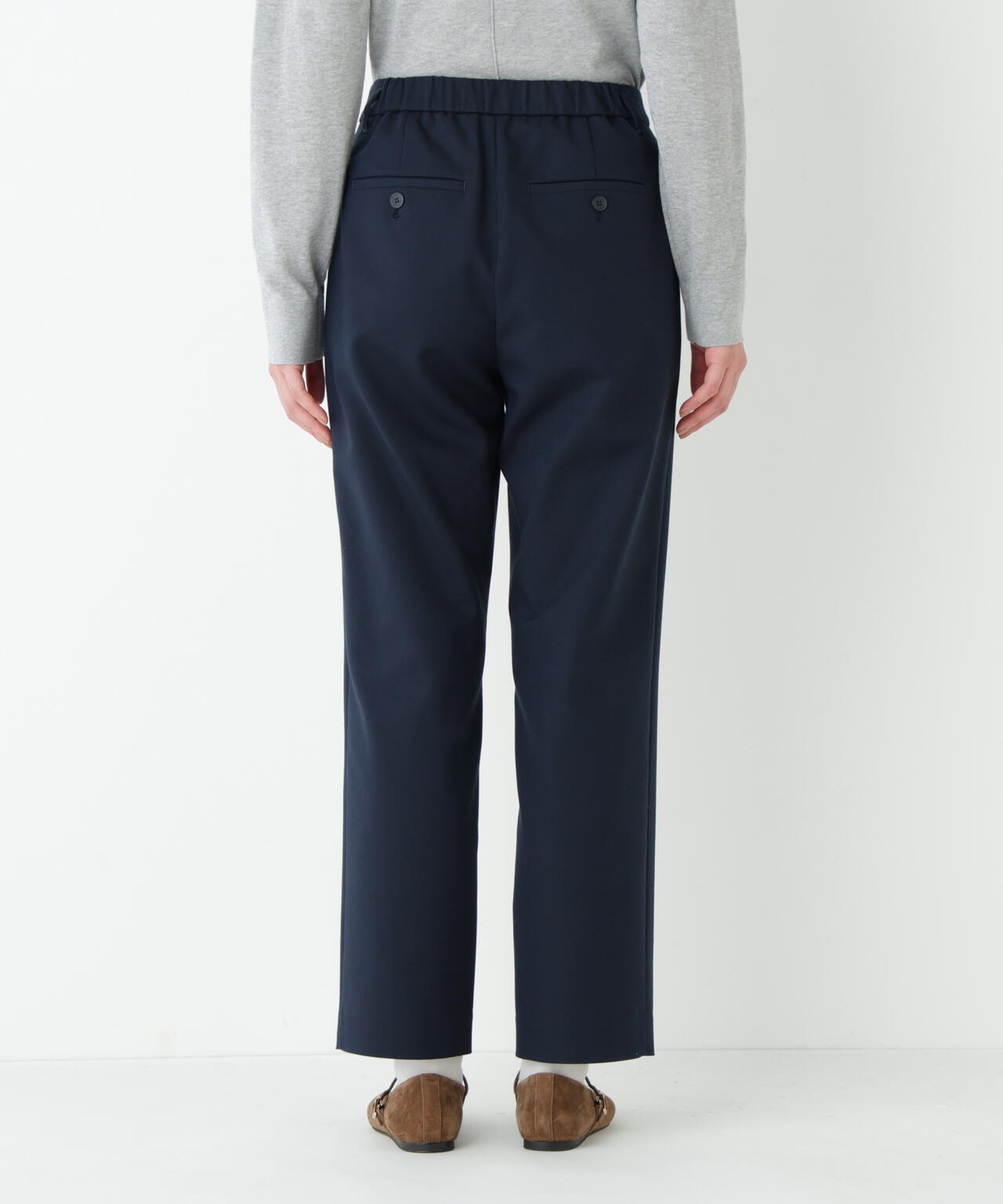 細身ストレッチストレートパンツ