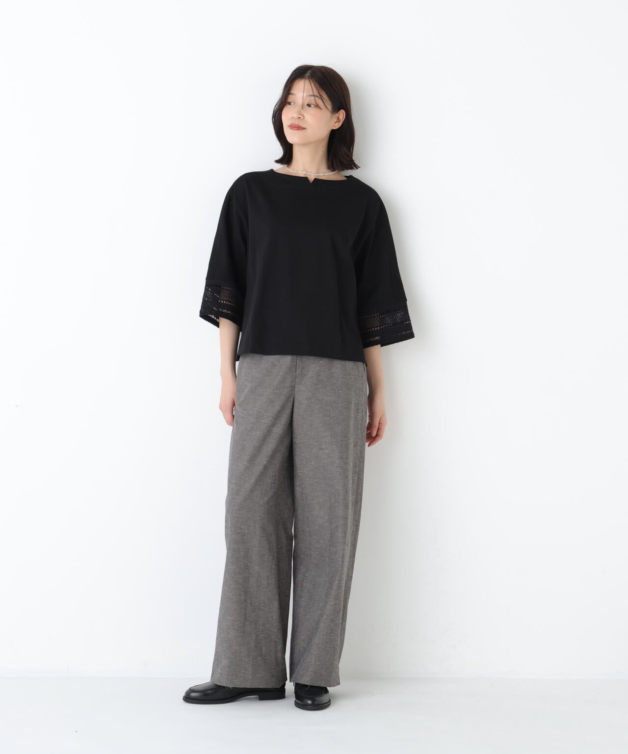 《定番素材 / 洗える》綿麻シャンブレーセミワイドパンツ